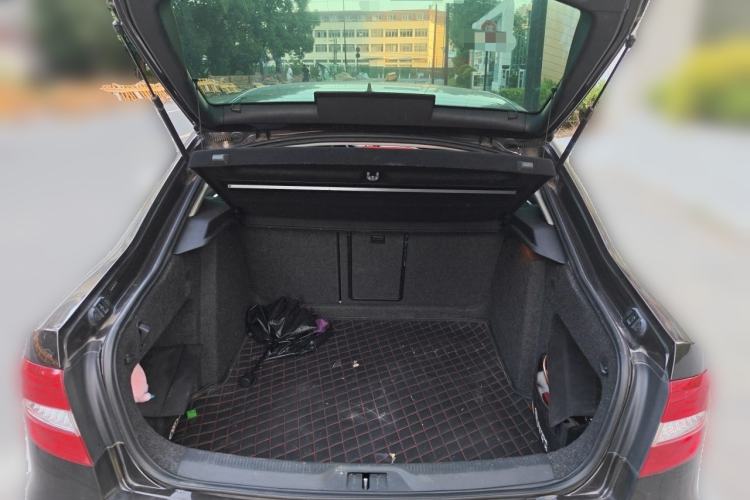 Used Skoda Superb 2013 1.8TSI Automatic Yashi Edition Trunk