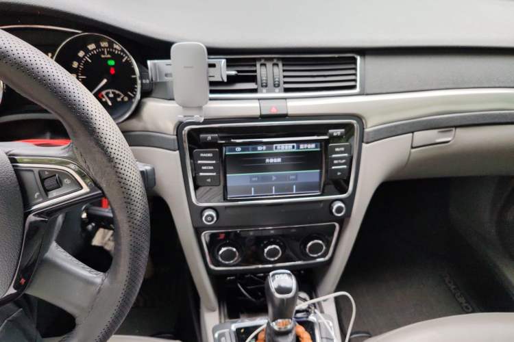 Used Skoda Superb 2013 1.4 TSI DSG Prestige Edition Audio And AC Panel