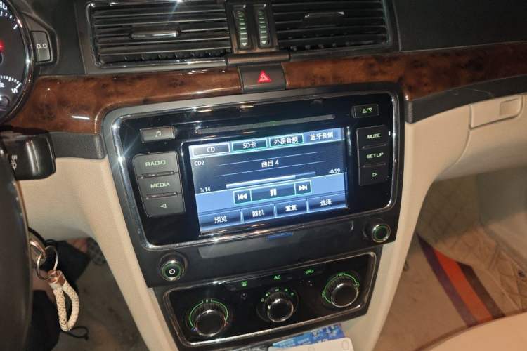 Used Skoda Superb 2013 1.8 TSI Manual MingShi Edition Audio And AC Panel