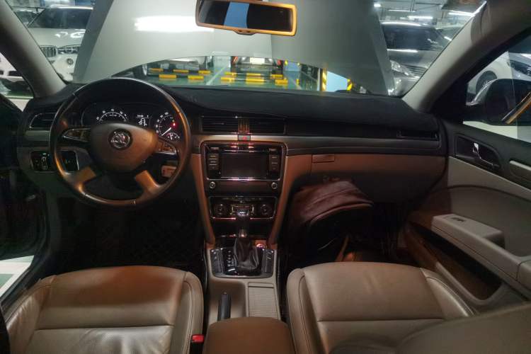Used Skoda Superb 2013 1.8TSI Automatic Yashi Edition Audio And AC Panel