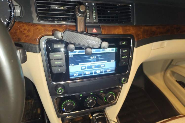 Used Skoda Superb 2013 1.8TSI Automatic MingShi Edition Audio And AC Panel