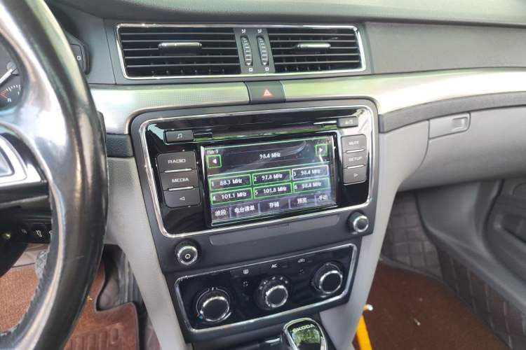 Used Skoda Superb 2013 1.8TSI Automatic MingShi Edition Audio And AC Panel