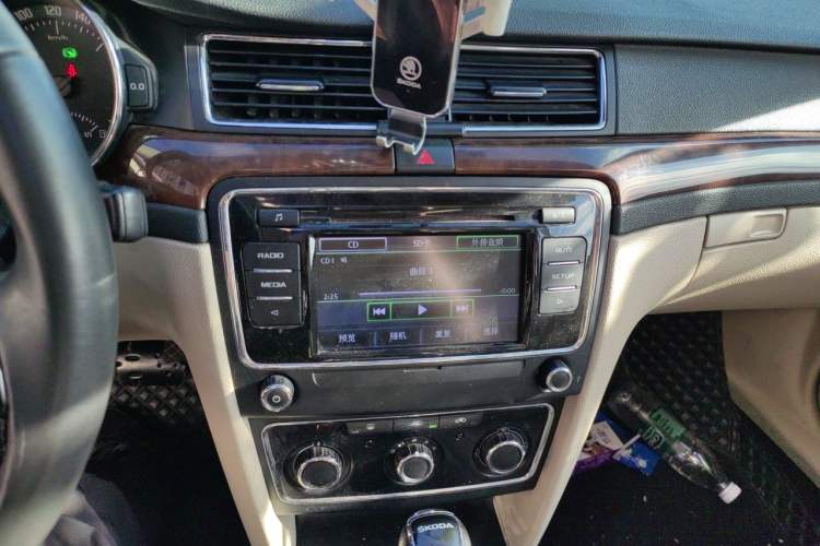 Used Skoda Superb 2013 1.8TSI Automatic MingShi Edition Audio And AC Panel