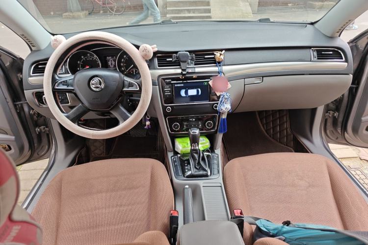 Used Skoda Superb 2013 1.8TSI Automatic Yashi Edition Center Console