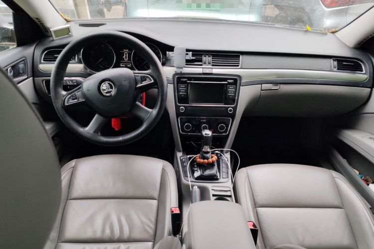 Used Skoda Superb 2013 1.4 TSI DSG Prestige Edition Center Console