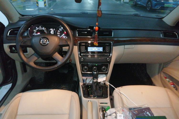 Used Skoda Superb 2013 1.8TSI Automatic MingShi Edition Center Console