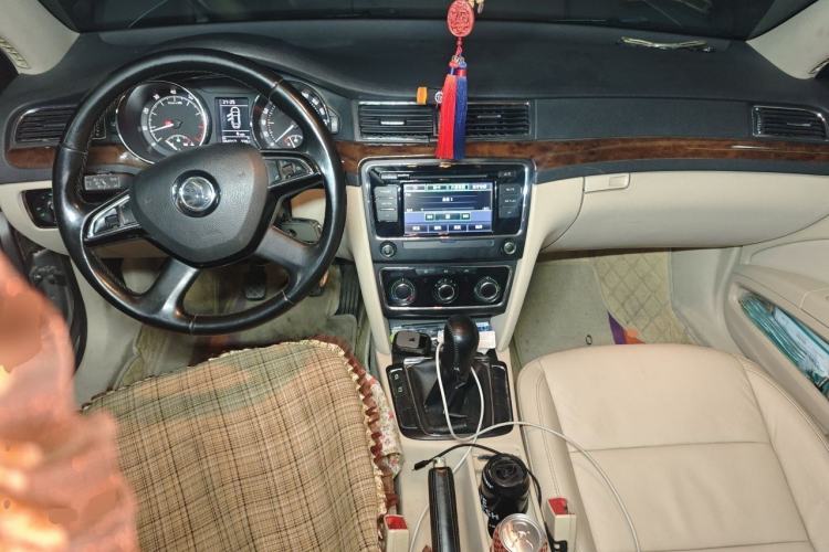 Used Skoda Superb 2013 1.8 TSI Manual MingShi Edition Center Console