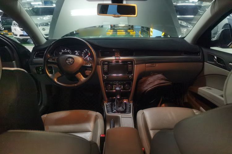 Used Skoda Superb 2013 1.8TSI Automatic Yashi Edition Center Console