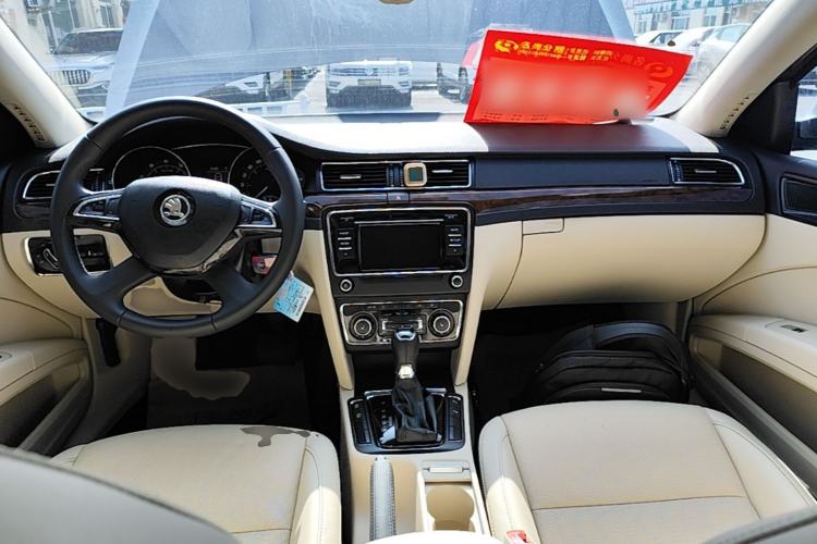 Used Skoda Superb 2013 1.8TSI Automatic Yashi Edition Center Console