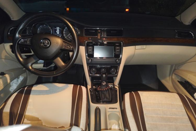 Used Skoda Superb 2013 1.8TSI Automatic MingShi Edition Center Console