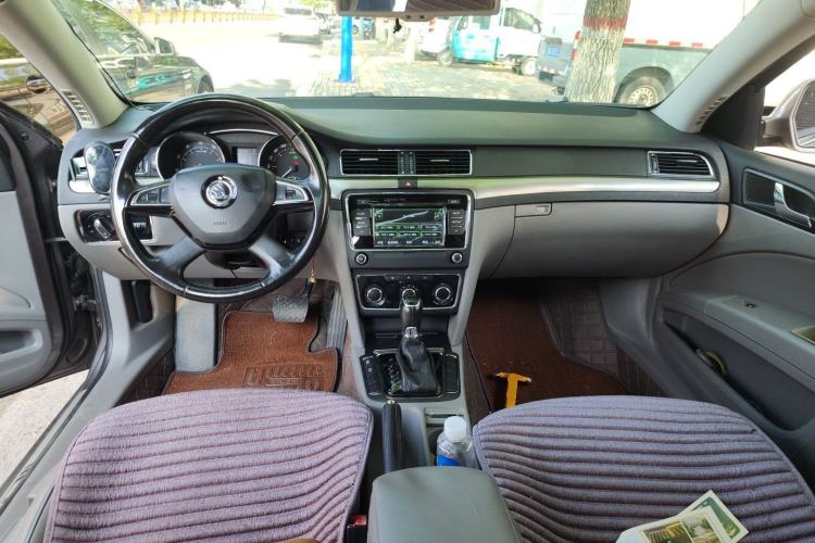 Used Skoda Superb 2013 1.8TSI Automatic MingShi Edition Center Console