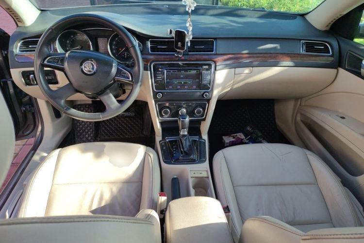 Used Skoda Superb 2013 1.8TSI Automatic MingShi Edition Center Console