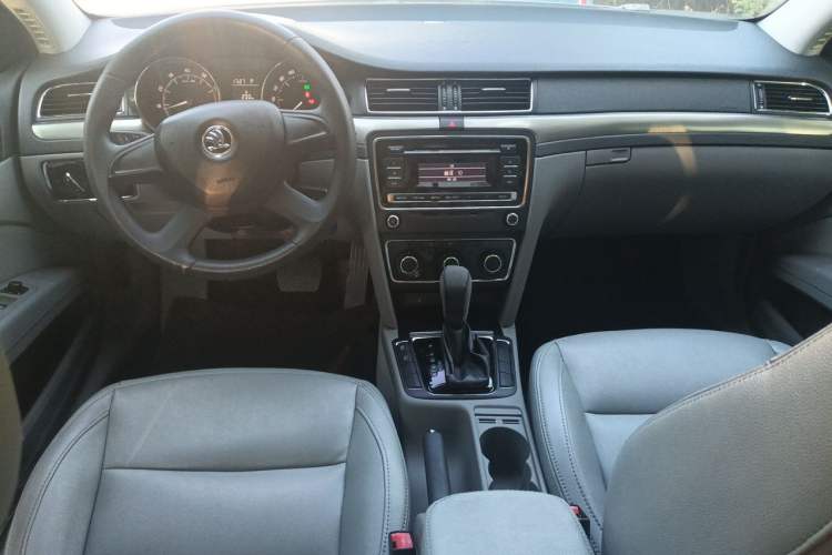 Used Skoda Superb 2013 1.4TSI DSG Sport Edition Center Console