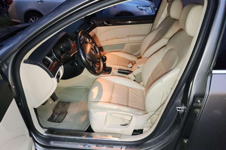 Used Skoda Superb 2013 1.8 TSI Manual MingShi Edition Driver Seat