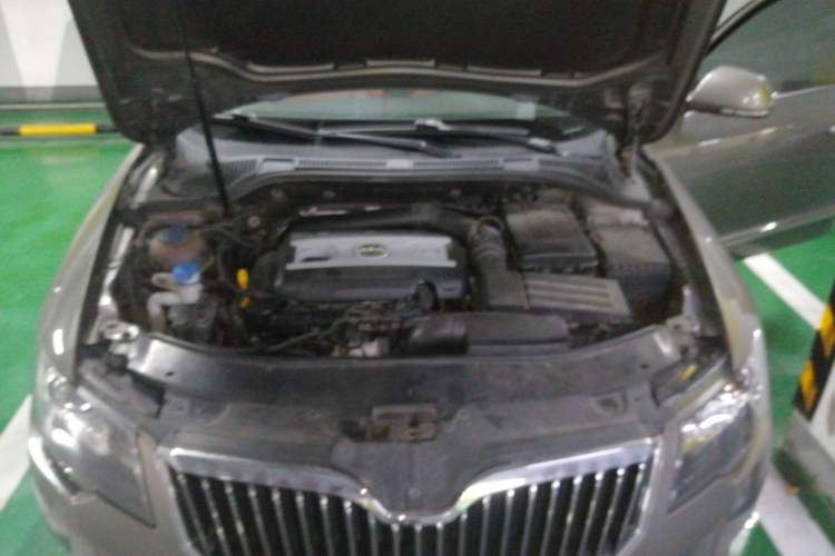 Used Skoda Superb 2013 1.8TSI Automatic MingShi Edition Engine Bay