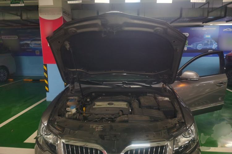 Used Skoda Superb 2013 1.8TSI Automatic Yashi Edition Engine Bay