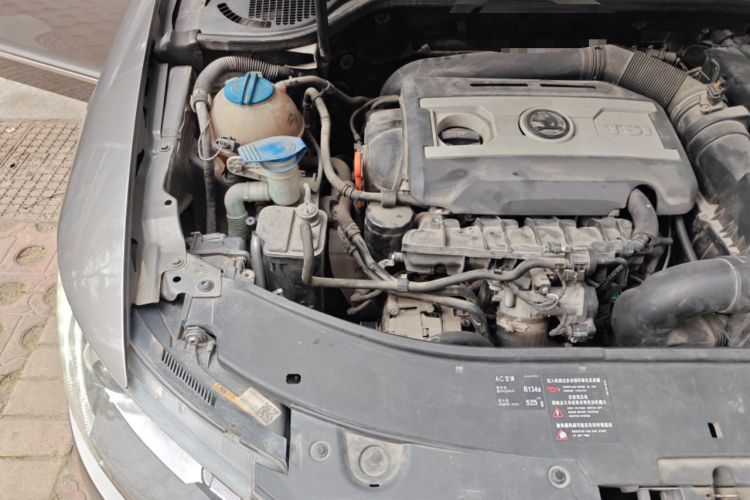 Used Skoda Superb 2013 1.8TSI Automatic Yashi Edition Engine Bay Right