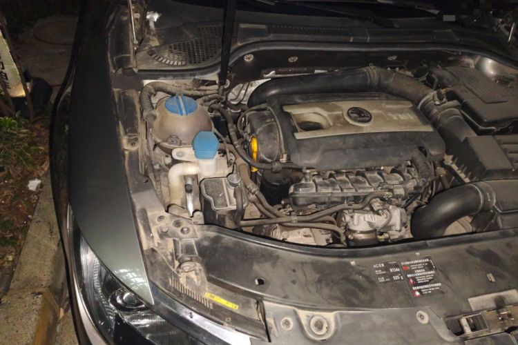 Used Skoda Superb 2013 1.8TSI Automatic MingShi Edition Engine Bay Right