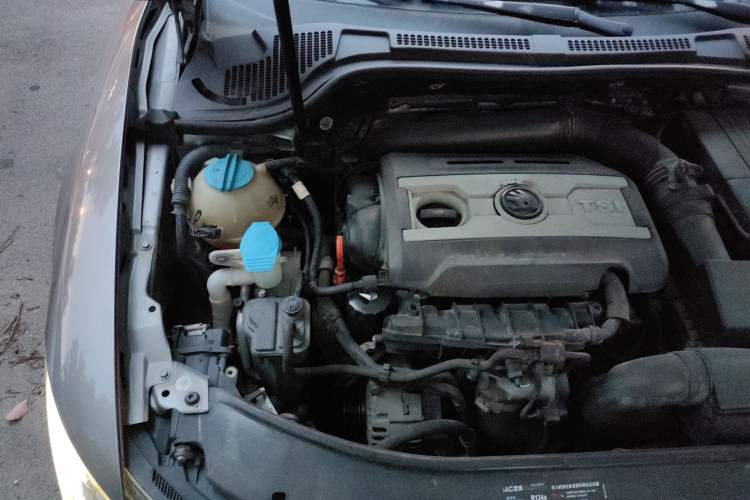 Used Skoda Superb 2013 1.8 TSI Manual MingShi Edition Engine Bay Right