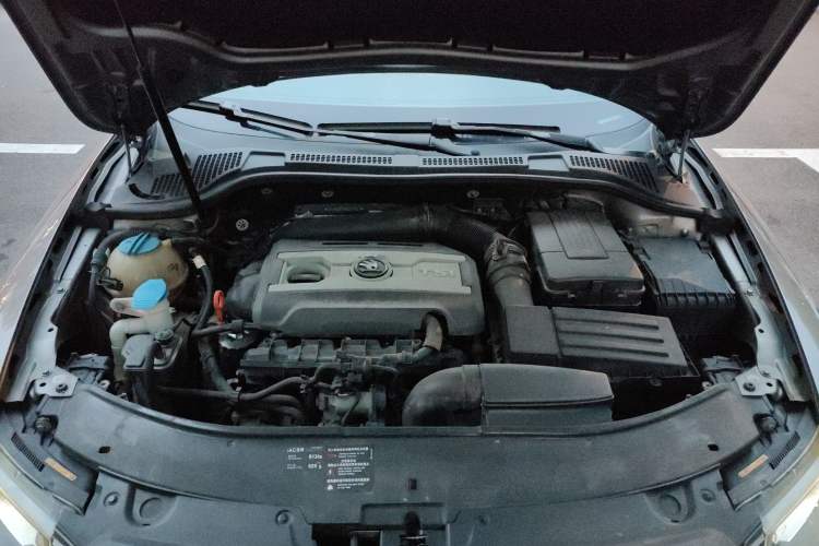 Used Skoda Superb 2013 1.8 TSI Manual MingShi Edition Engine Bay