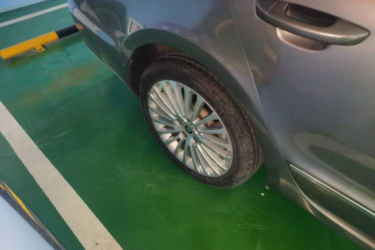 Used Skoda Superb 2013 1.8TSI Automatic Yashi Edition Exterior 5