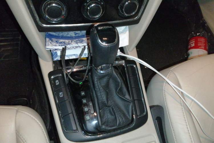 Used Skoda Superb 2013 1.8TSI Automatic MingShi Edition Gear Lever