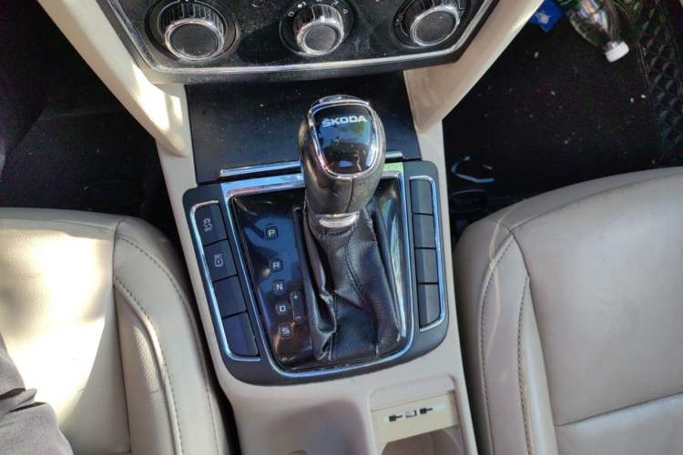 Used Skoda Superb 2013 1.8TSI Automatic MingShi Edition Gear Lever