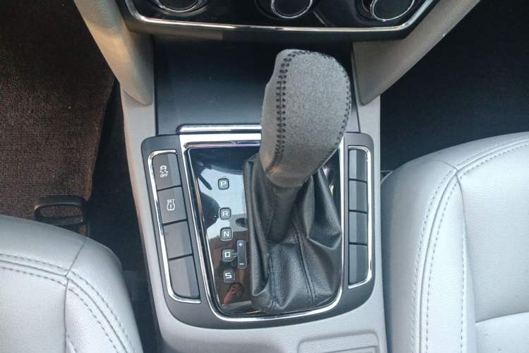 Used Skoda Superb 2013 1.4TSI DSG Sport Edition Gear Lever