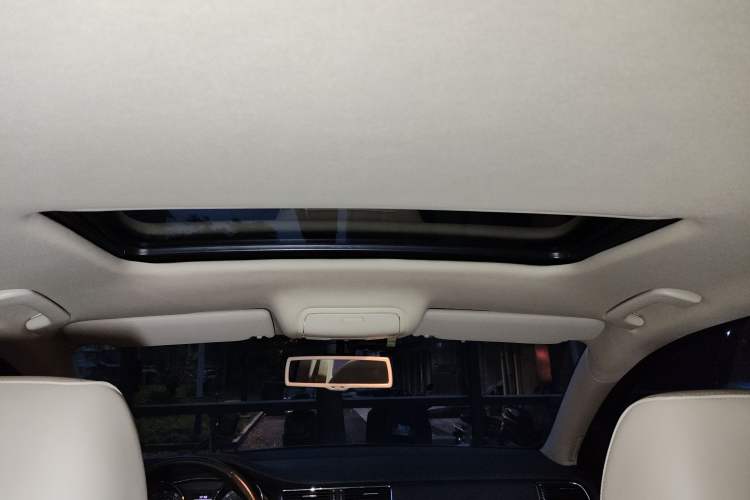 Used Skoda Superb 2013 1.8 TSI Manual MingShi Edition Headliner