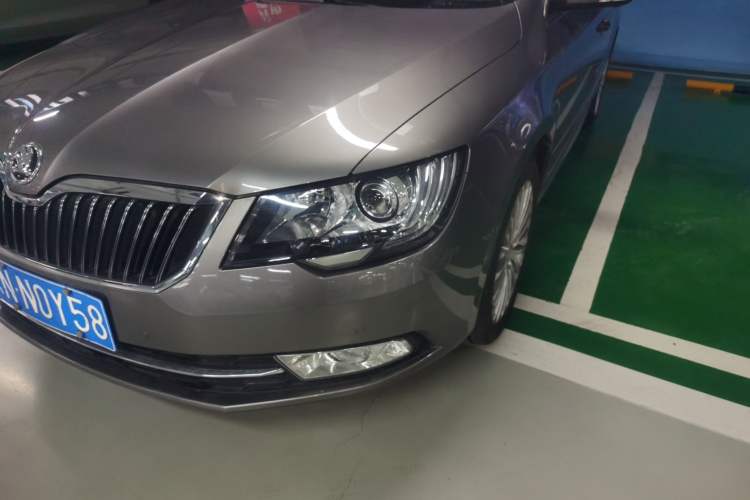 Used Skoda Superb 2013 1.8TSI Automatic Yashi Edition Left Front Headlight