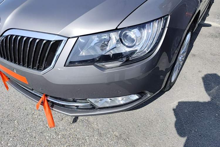 Used Skoda Superb 2013 1.8TSI Automatic Yashi Edition Left Front Headlight
