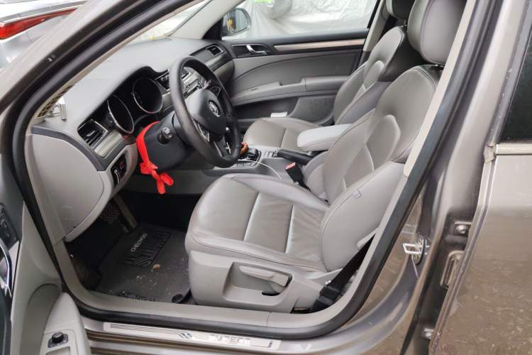 Used Skoda Superb 2013 1.4 TSI DSG Prestige Edition Left Front Seat