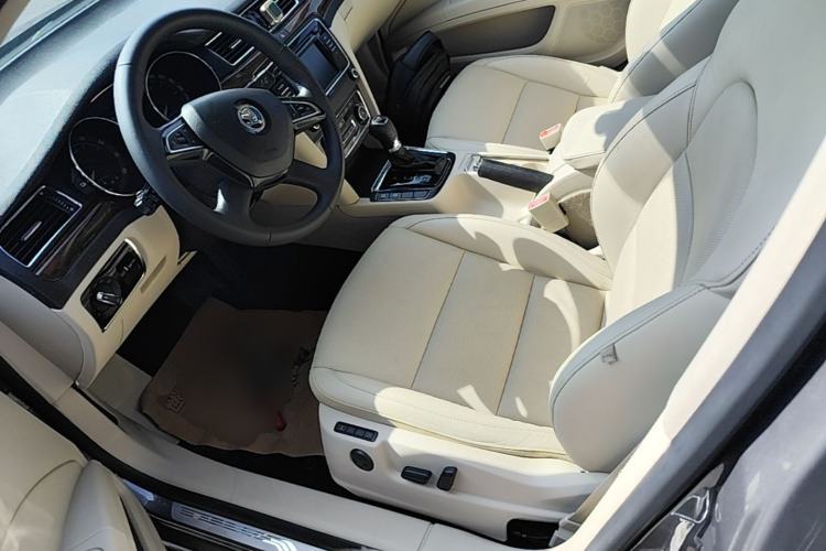Used Skoda Superb 2013 1.8TSI Automatic Yashi Edition Left Front Seat