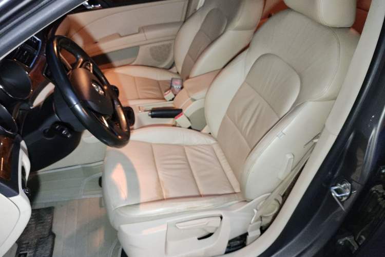 Used Skoda Superb 2013 1.8 TSI Manual MingShi Edition Left Front Seat