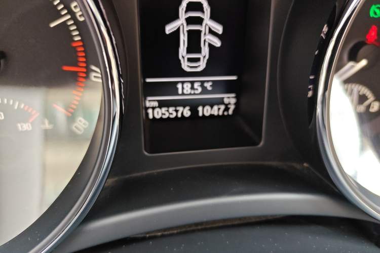 Used Skoda Superb 2013 1.8TSI Automatic Yashi Edition Odometer Close Up