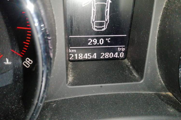Used Skoda Superb 2013 1.8TSI Automatic MingShi Edition Odometer Close Up