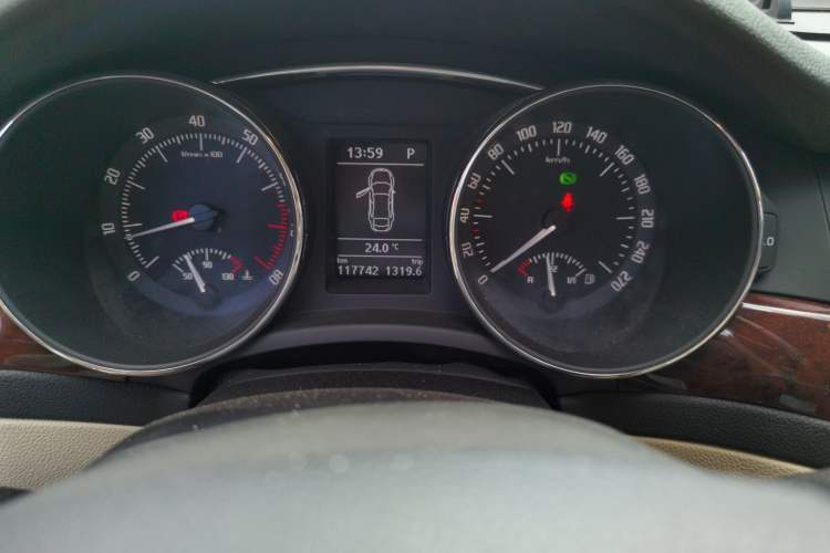 Used Skoda Superb 2013 1.8TSI Automatic MingShi Edition Odometer Close Up