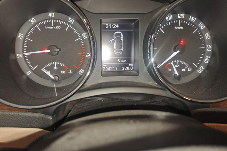 Used Skoda Superb 2013 1.8 TSI Manual MingShi Edition Odometer Close Up