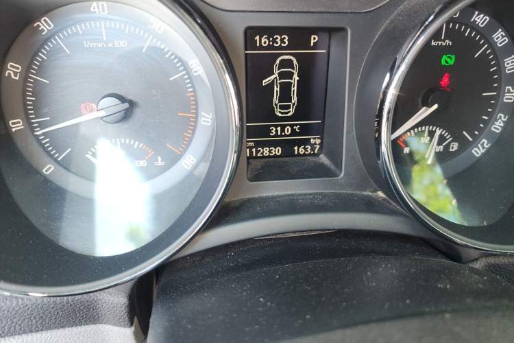 Used Skoda Superb 2013 1.8TSI Automatic MingShi Edition Odometer Close Up