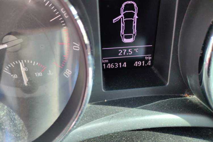 Used Skoda Superb 2013 1.8TSI Automatic MingShi Edition Odometer Close Up