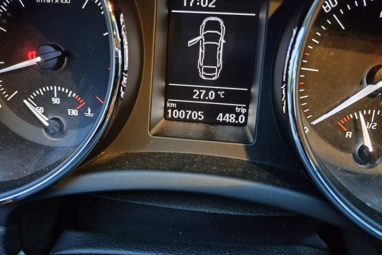 Used Skoda Superb 2013 1.8 TSI Manual MingShi Edition Odometer Close Up