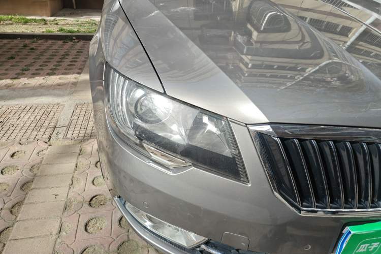 Used Skoda Superb 2013 1.8TSI Automatic Yashi Edition Right Front Headlight