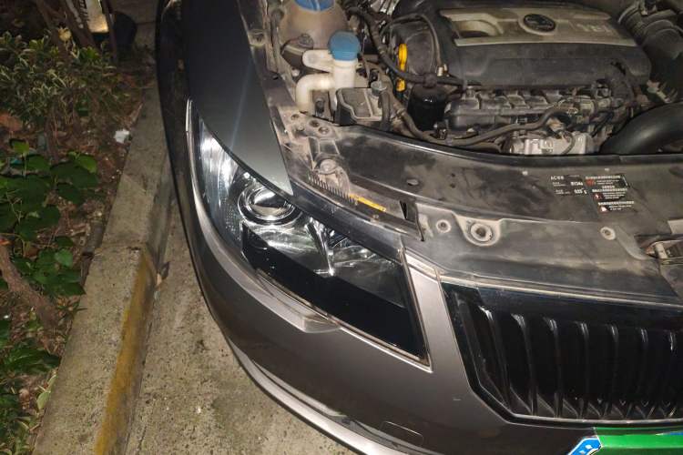 Used Skoda Superb 2013 1.8TSI Automatic MingShi Edition Right Front Headlight