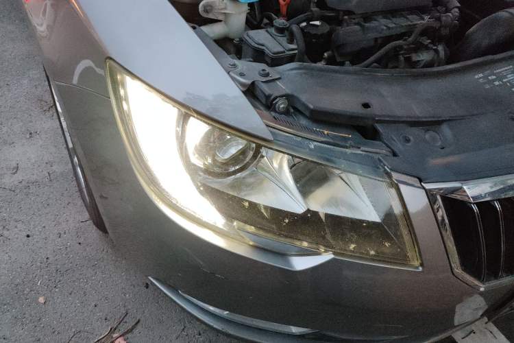 Used Skoda Superb 2013 1.8 TSI Manual MingShi Edition Right Front Headlight