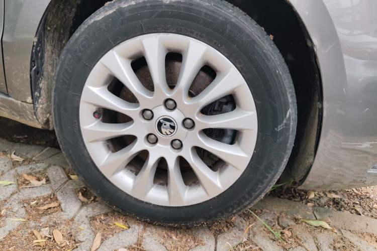 Used Skoda Superb 2013 1.4 TSI DSG Prestige Edition Right Front Wheel Hub