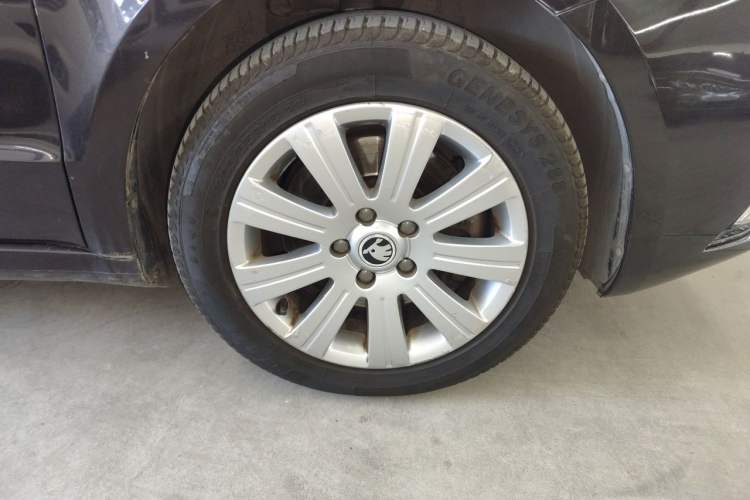 Used Skoda Superb 2013 1.4TSI DSG Sport Edition Right Front Wheel Hub