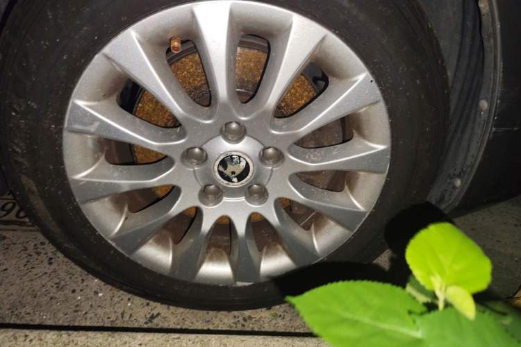 Used Skoda Superb 2013 1.8TSI Automatic MingShi Edition Right Front Wheel Hub