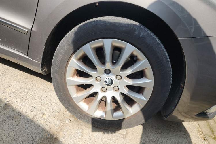 Used Skoda Superb 2013 1.8TSI Automatic MingShi Edition Right Front Wheel Hub