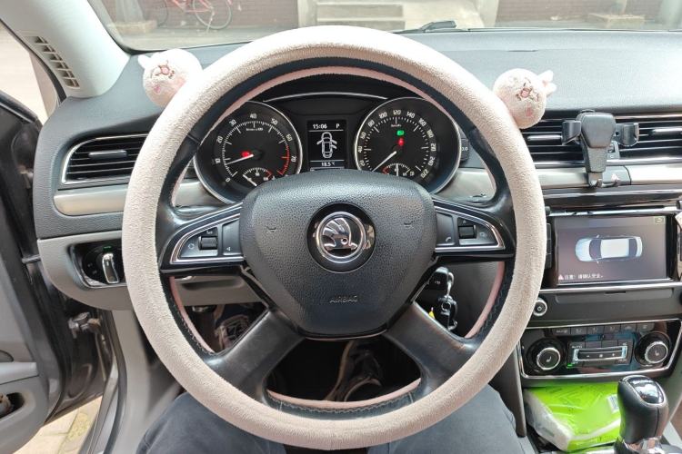Used Skoda Superb 2013 1.8TSI Automatic Yashi Edition Steering Wheel