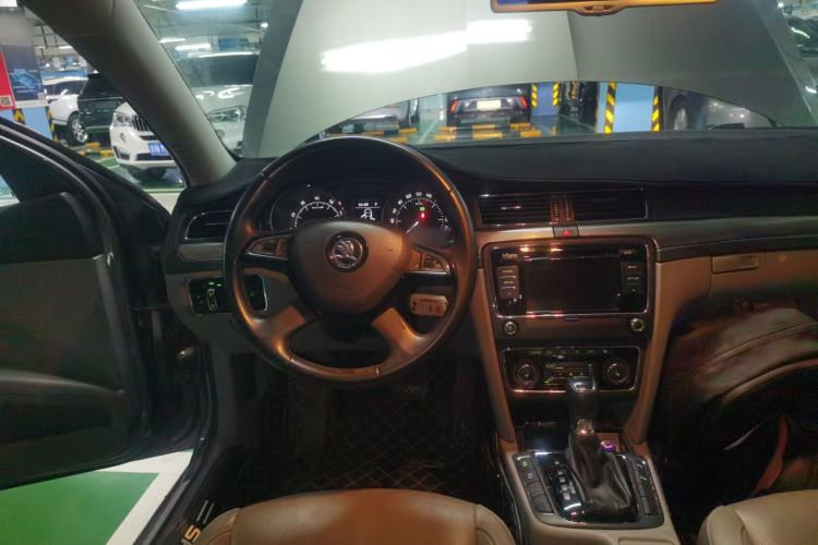 Used Skoda Superb 2013 1.8TSI Automatic Yashi Edition Steering Wheel